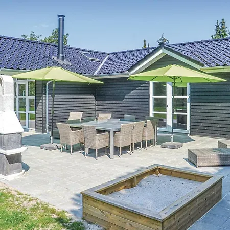 Five-bedroom In Blåvand